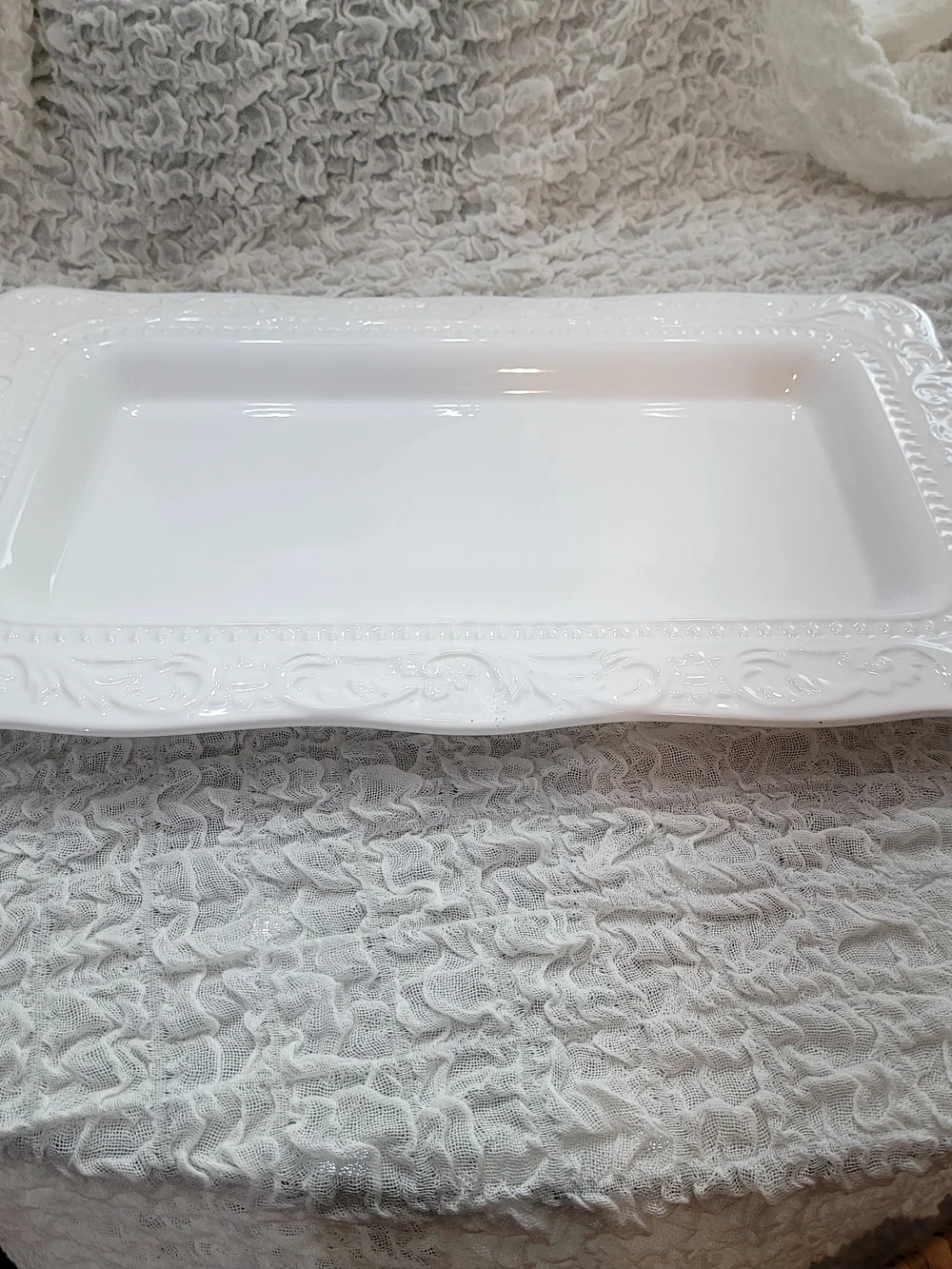 Bella Luxx White Embossed Ceramic Vanity Tray